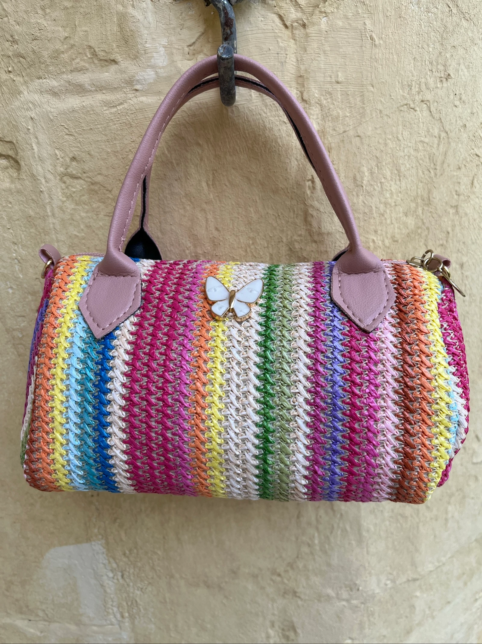 Kleurrijk gevlochten tas – gouden vlinder & roze schouderband – photo 4